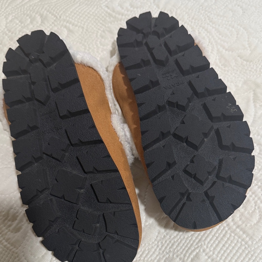 Pr*** Like Brown with White Trim Sherpa Mules - Picture 4 of 4